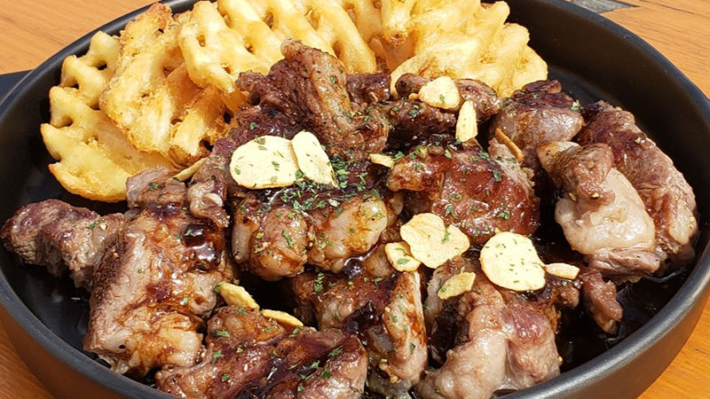 あふれる肉汁の旨味！<br>ビーフステーキ　ポテト付き