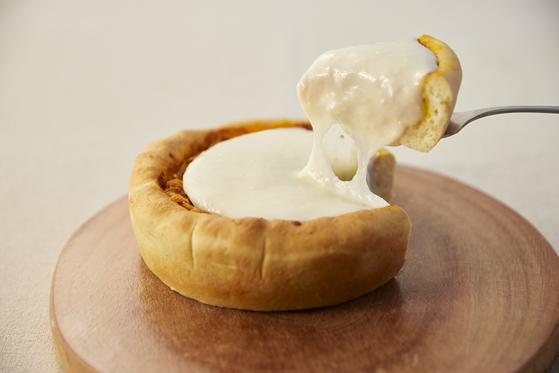 たっぷりとろけるチーズの手作りシカゴスタイルピザ