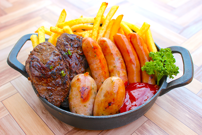 希少部位牛サガリステーキ入りソーセージ盛り